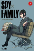 Portada de Spy x Family 05 de Tatsuya Endo, edición en castellano de Editorial Ivrea