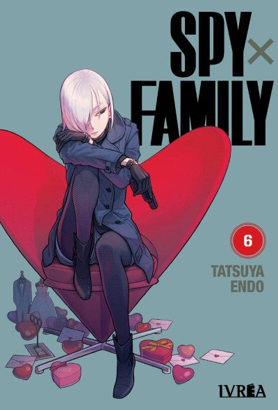 Portada de Spy x Family 06 de Tatsuya Endo, edición en castellano de Editorial Ivrea