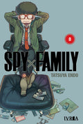 Portada de Spy x Family 08 de Tatsuya Endo, edición en castellano de Editorial Ivrea