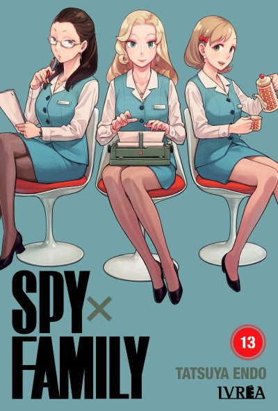 Portada de Spy x Family 13 de Tatsuya Endo, edición en castellano de Editorial Ivrea
